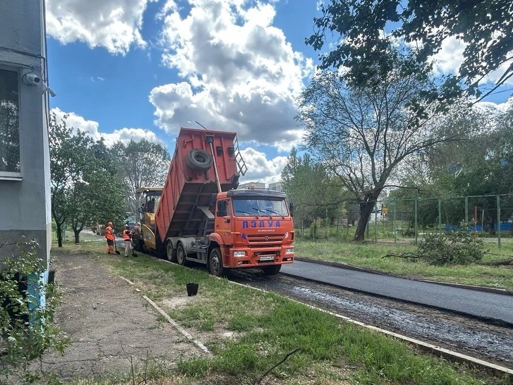 На 6 участках автодорог Луганска обновили разметку.